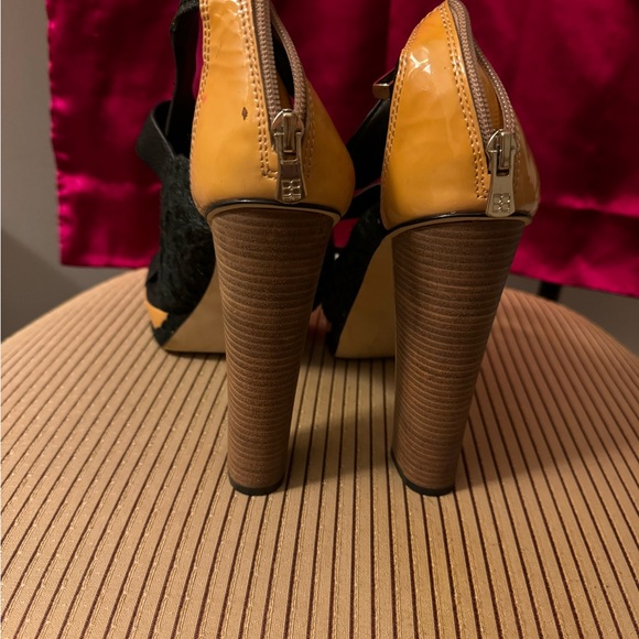 Black open toe shoes - Picture 2 of 2